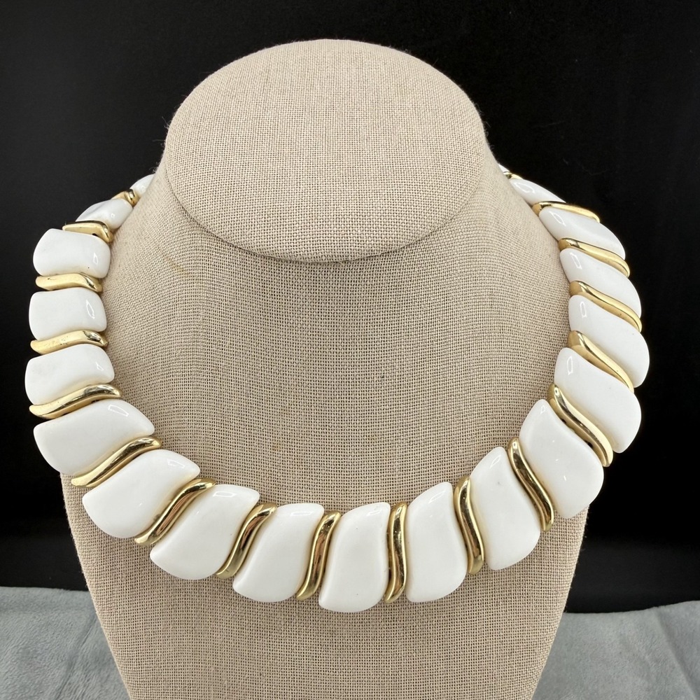 Vintage Necklace MCM Retro Statement Choker Collar Acrylic White 16"